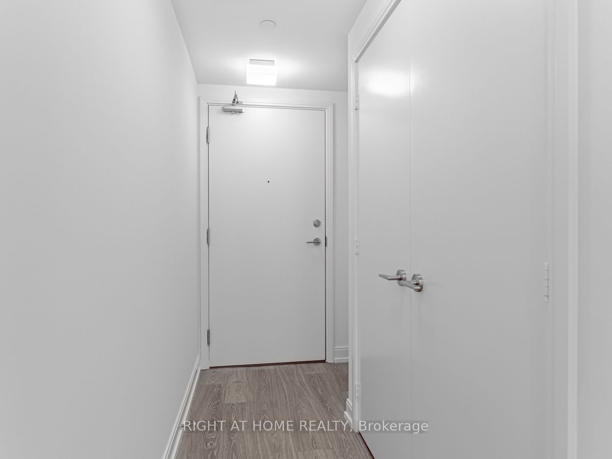 181 E Dundas St 2715