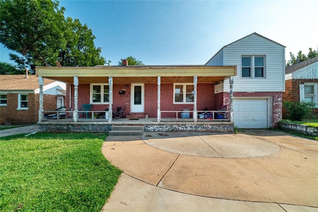 Great opportunity in Oklahoma City! This 4-bedroom home is ideal for first-time buyers ready to build equity or investors looking for their next project. With some updates and personal touches, this property can quickly shine—whether you plan to make it your own, use it as a rental, or update and resell.

Conveniently located near major highways, shopping, and schools, it offers both value and potential. Don’t miss your chance to create instant equity in a growing area!