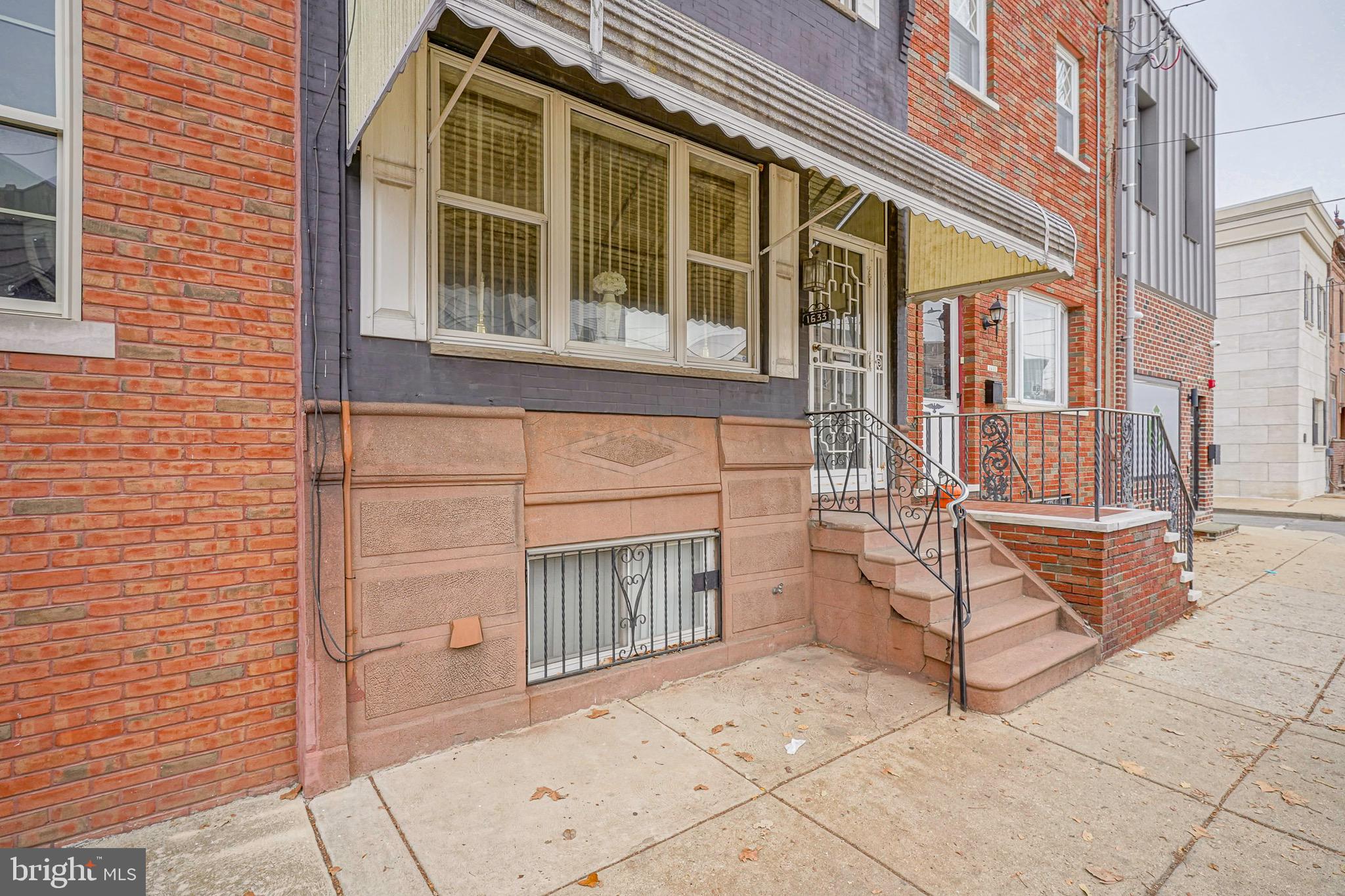 1633 W Porter Street