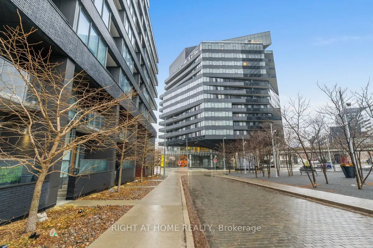 21 Lawren Harris Sq 413