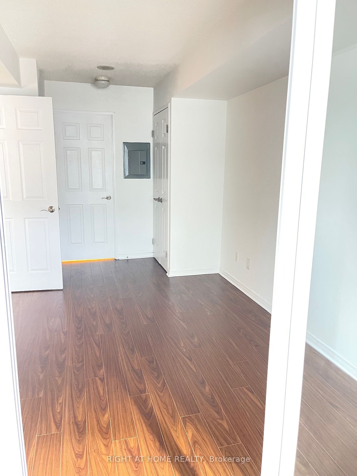 230 E King St 606