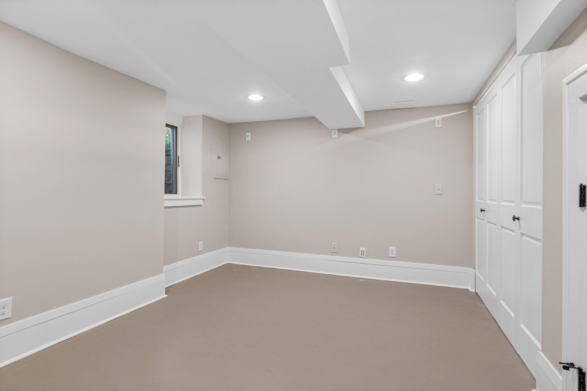 902 Hunt Place