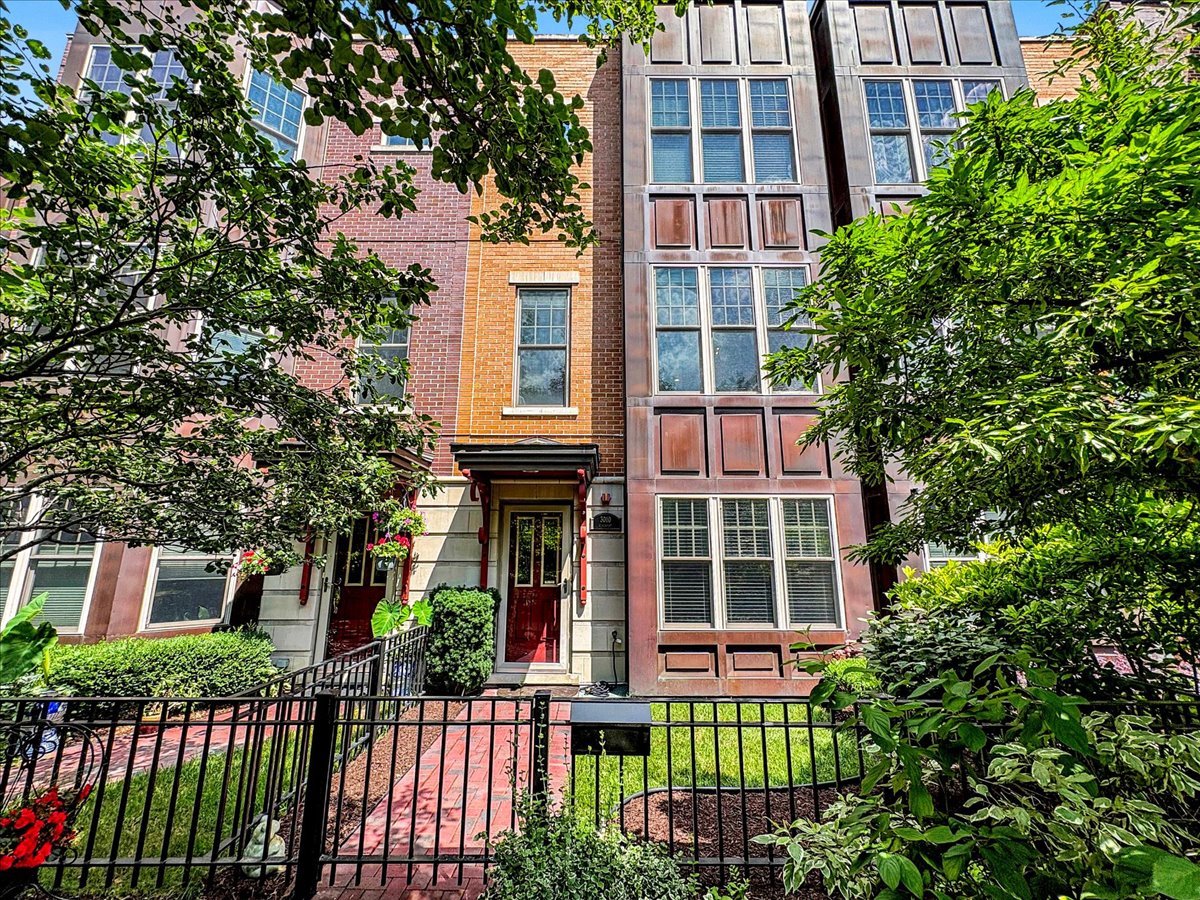 Gorgeously Appointed 3BD/3BA Townhome in Coveted Cornelia Court | Avondale. Welcome to this beautifully maintained, fee-simple 3-bedroom, 3-bath townhome located in the desirable inner ring of Cornelia Court, facing directly onto a lush, private park. Offering the perfect blend of city living and escape, this home is an urban oasis tucked in the heart of Avondale. This three-level residence features approximately 2242 sqft of thoughtfully designed living space, including a 2-car attached garage and southern exposure that floods the home with natural light.   The first level includes a generous guest bedroom, a full bath, and convenient access to the attached garage.The second level is an entertainer's dream, boasting a large open-concept living area with gas fireplace, built-in surround sound, and ample lighting. The kitchen is fully upgraded with a massive granite counter top peninsula, Viking appliances, and a bold black tile backsplash. A dedicated dining area and a rear deck off the kitchen make grilling and entertaining a breeze.The third level features a spacious primary suite with a luxurious en-suite bath including dual vanities, a walk-in shower, and a separate soaking tub. You'll also find a third bedroom, another full bath with walk-in shower, and stackable laundry all on the upper level. Both upper-level bathrooms include skylights, bringing in beautiful natural light. This home is conveniently located near Elston and 90/94, CTA Blue line and has great walkability to local restaurants, coffee shops and bars. Close to Logan Square, and accessible to many other great Chicago neighborhoods!
