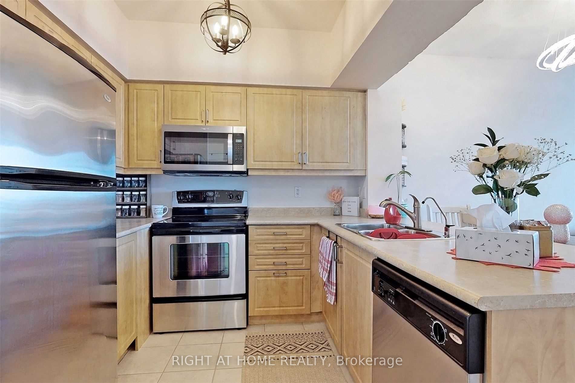 350 Red Maple Rd 817