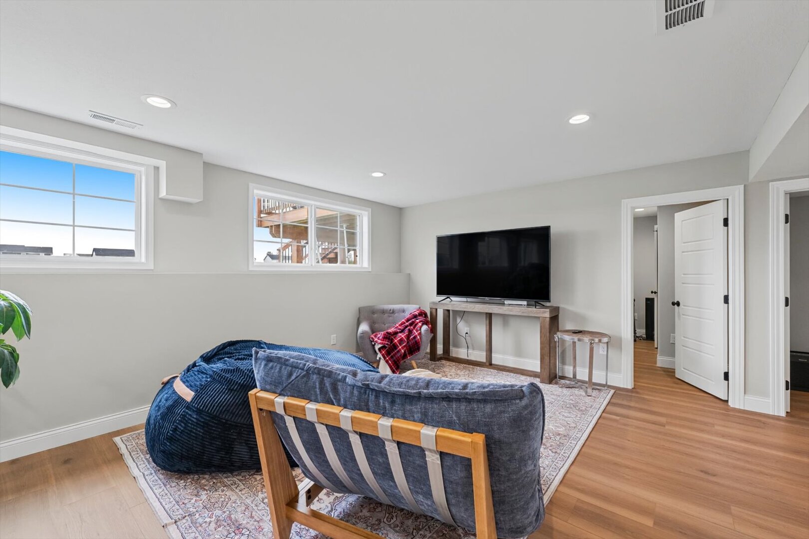 1920 Roseland Drive