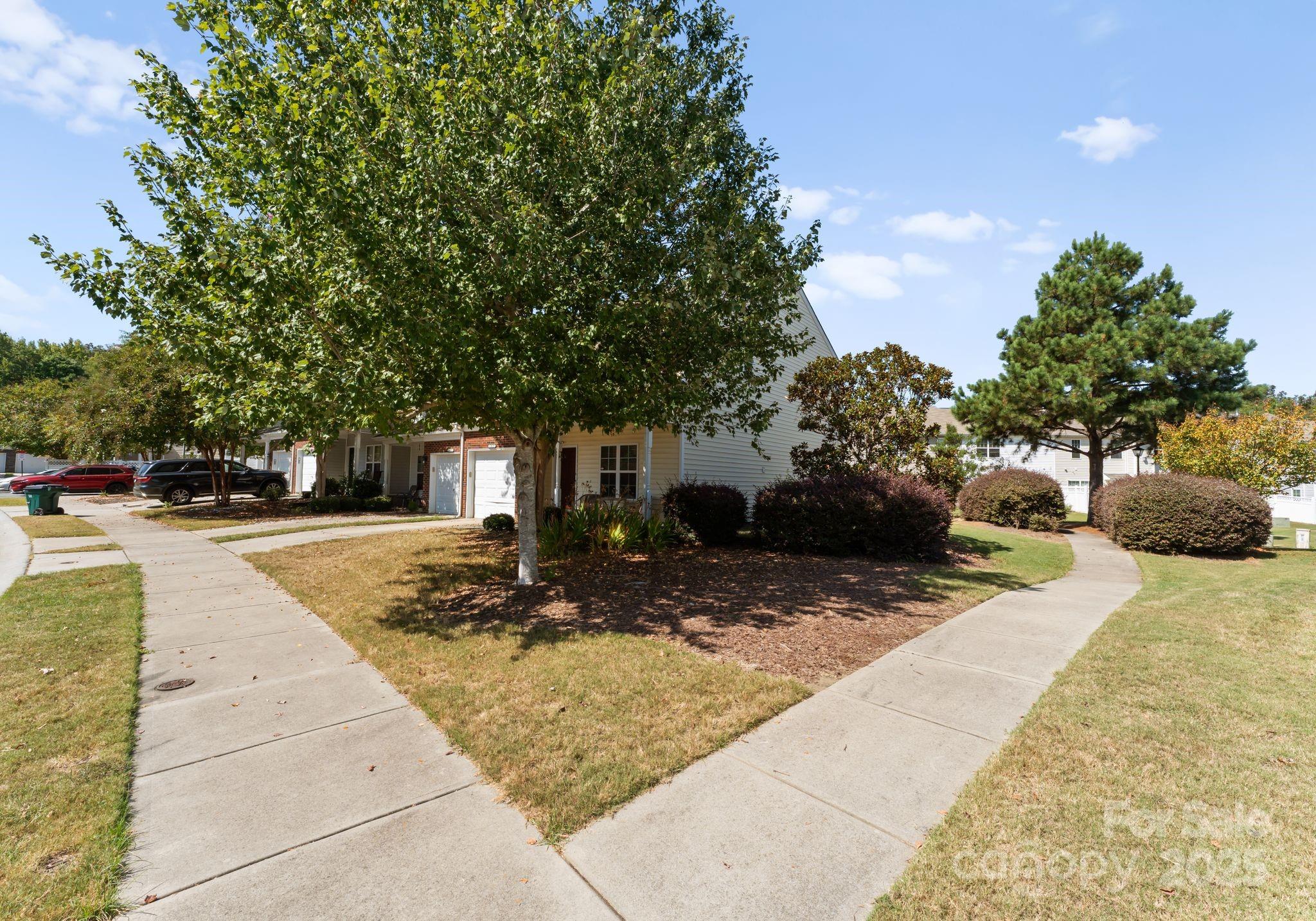 13635 Singleleaf Lane