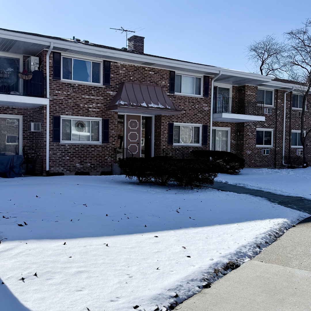 A great place to start your home ownership or to size down from an existing home. Check out Woodglen Condominiums in the Village of Glen Ellyn.  Add your personal touches and make it your home. A great value in Glen Ellyn. Roof replaced 2025.  Balcony Inspected and Re-Built in 2024.Heated Garage.The community is also located near local educational institutions such as Wheaton College and the College of DuPage. Commuting is convenient with quick access to the I-355 tollway and the Metra  station for travel to downtown Chicago and surrounding areas.