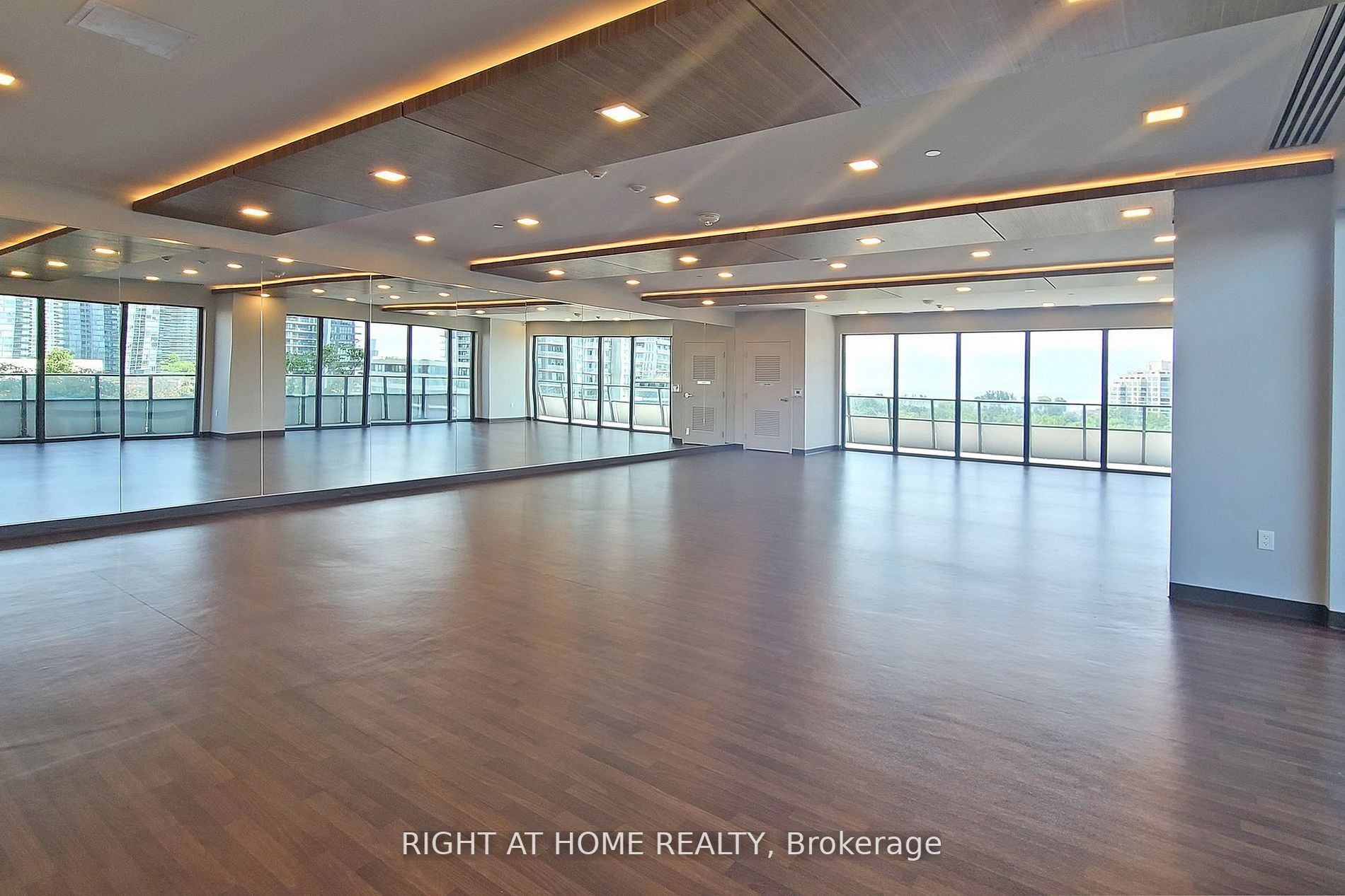 30 Shore Breeze Dr 1318
