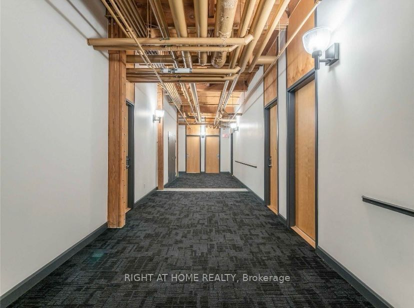 993 W Queen St 413