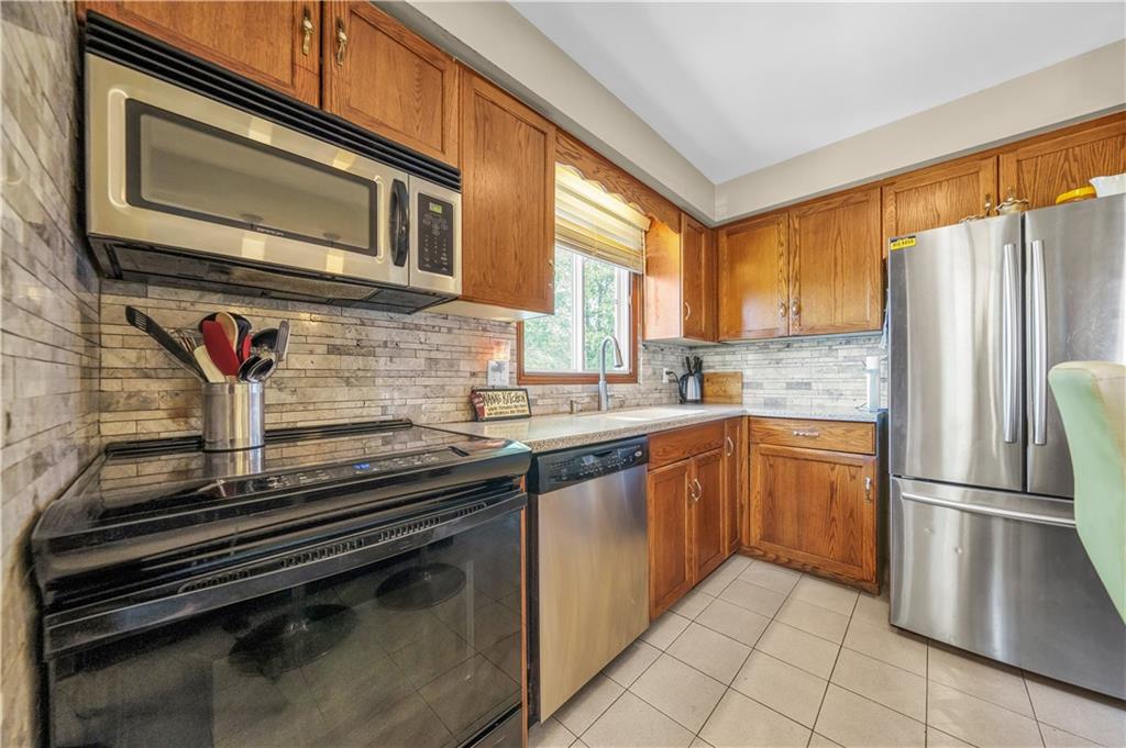 3929 Vineyard Crescent