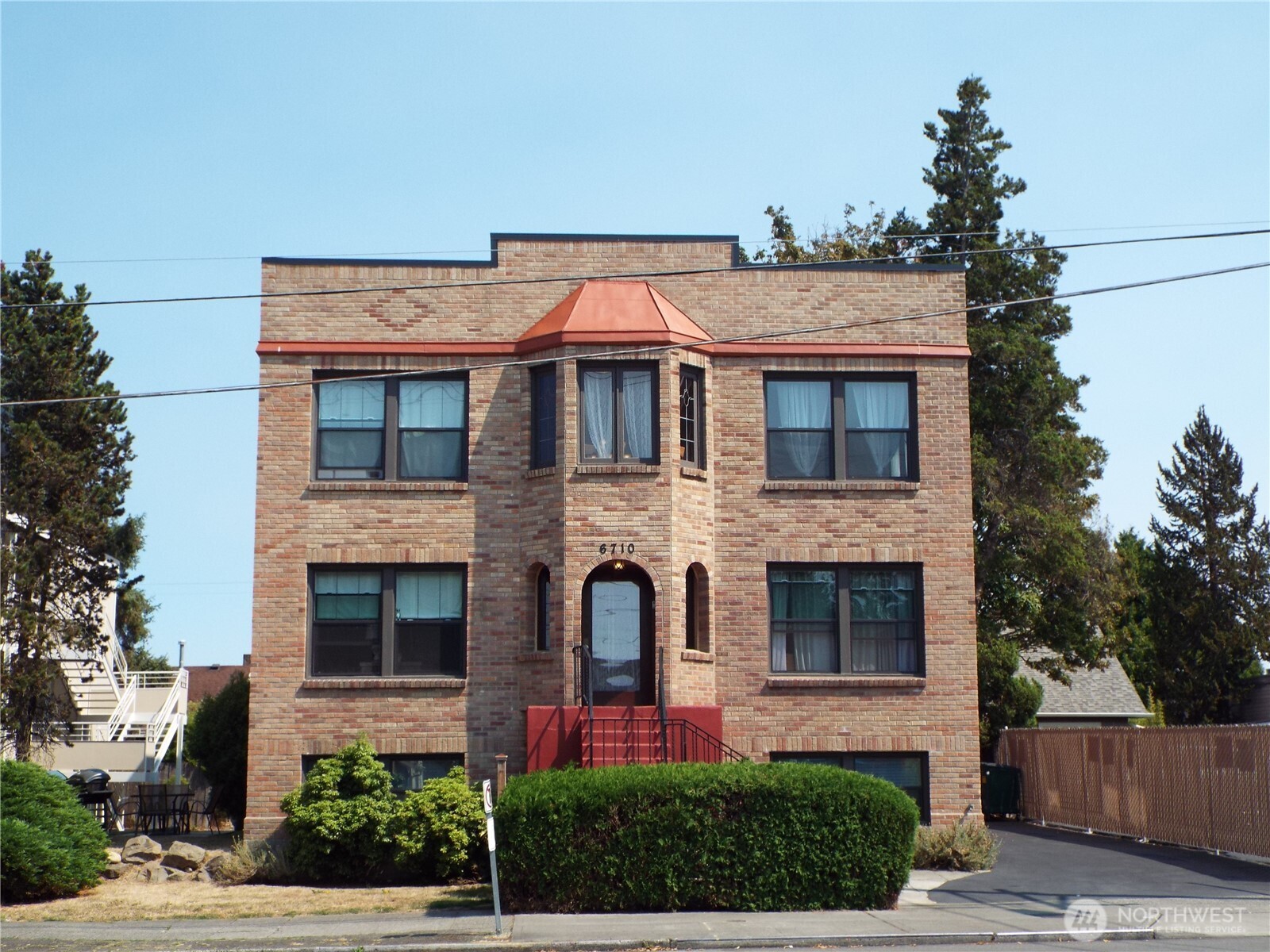 6710 Greenwood Avenue N 1-6