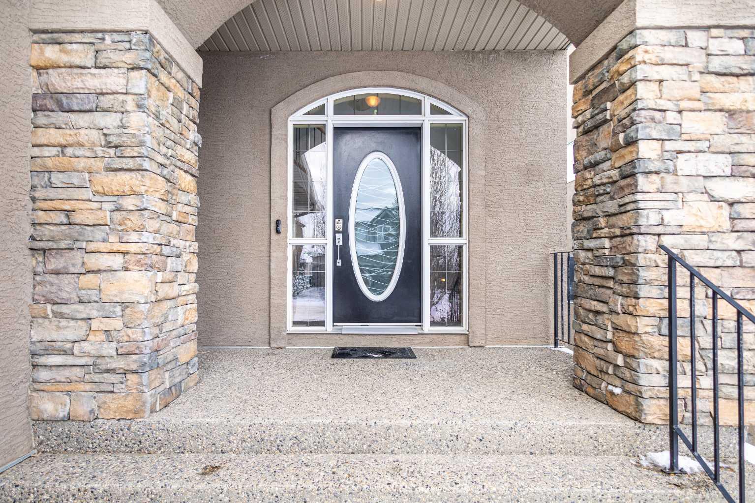 86 Royal Ridge Mount NW