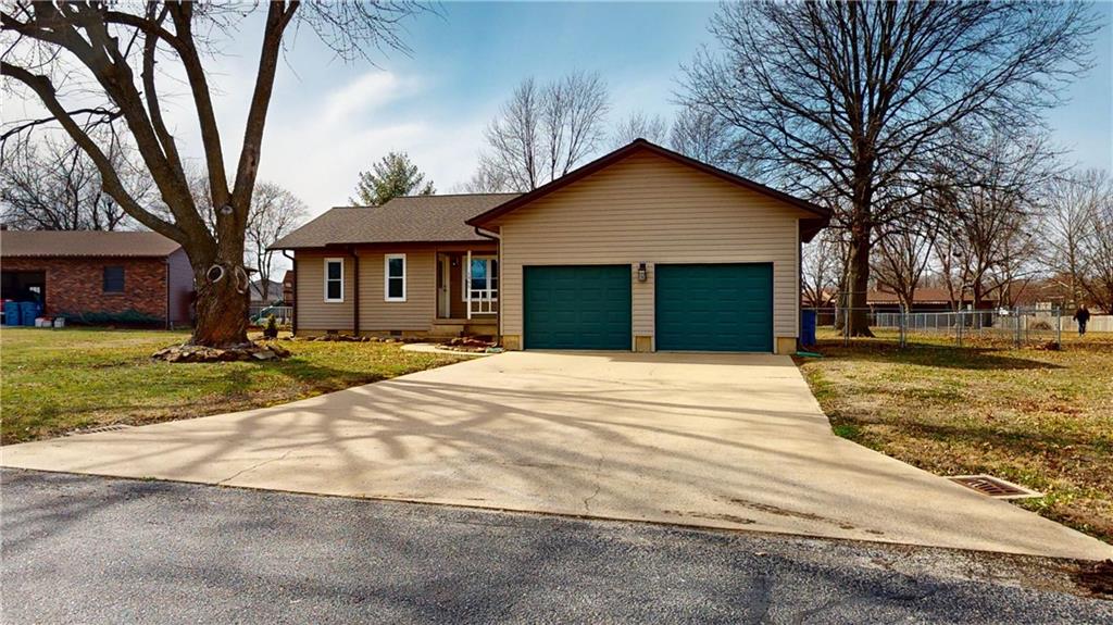 1905 Lakeview Drive