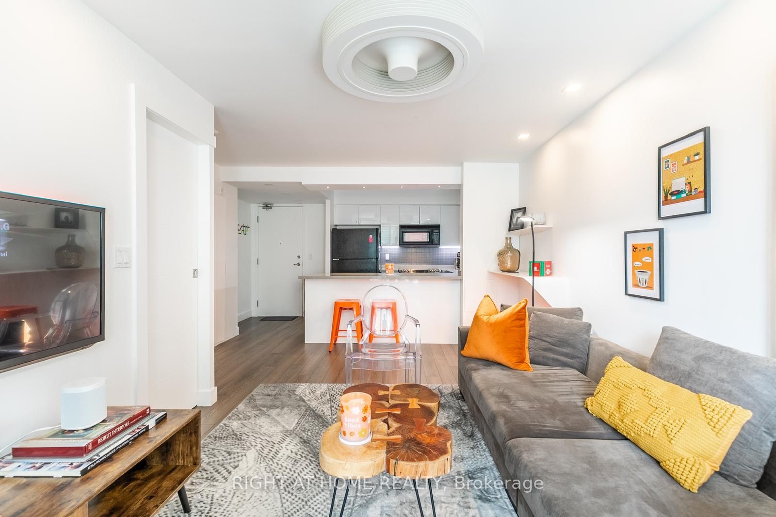 330 E Adelaide St 803