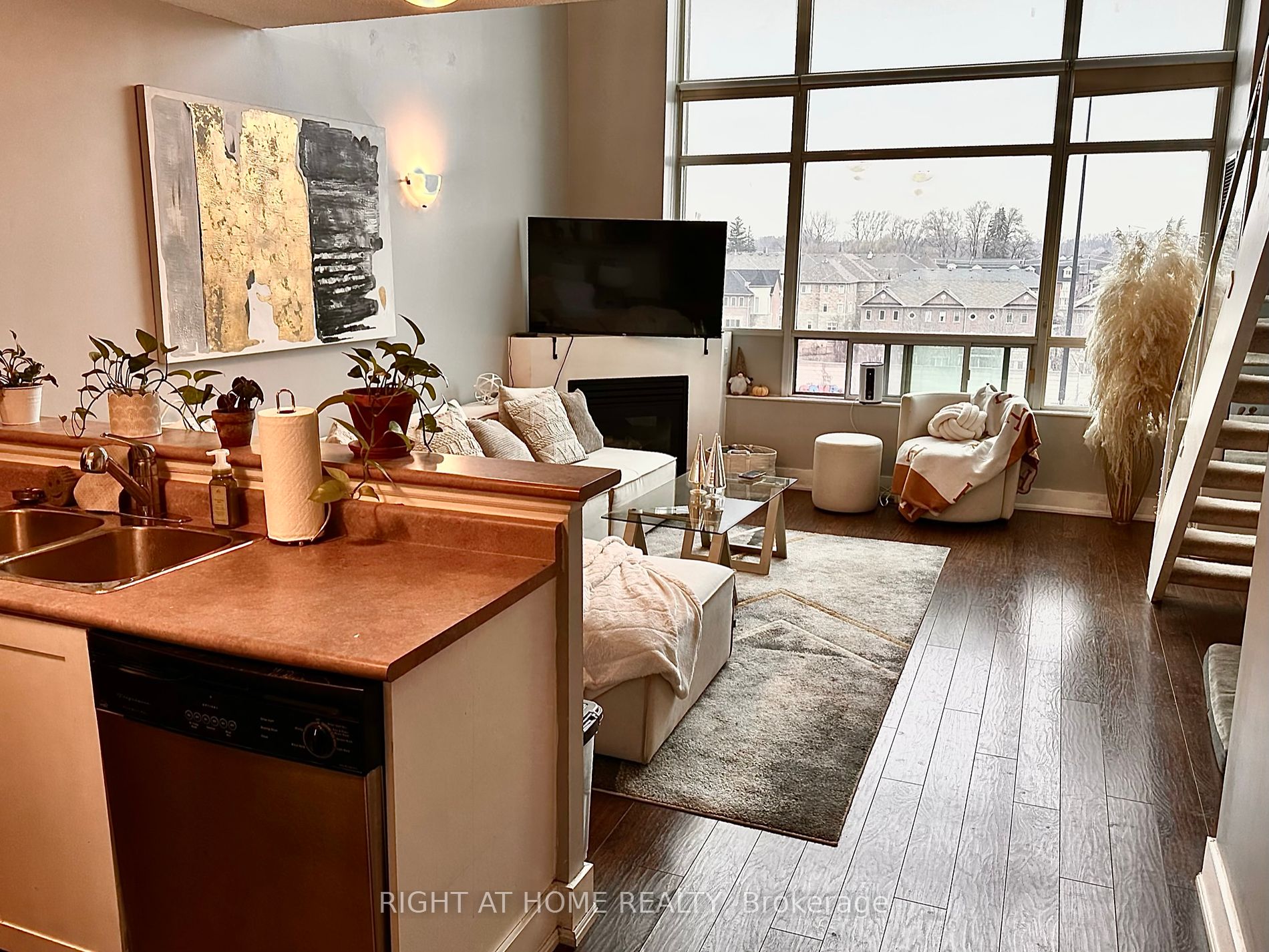 200 Manitoba St 424