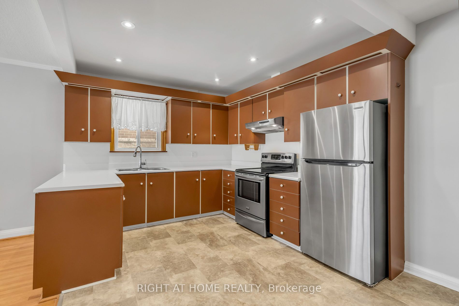 15 Grovedale Ave