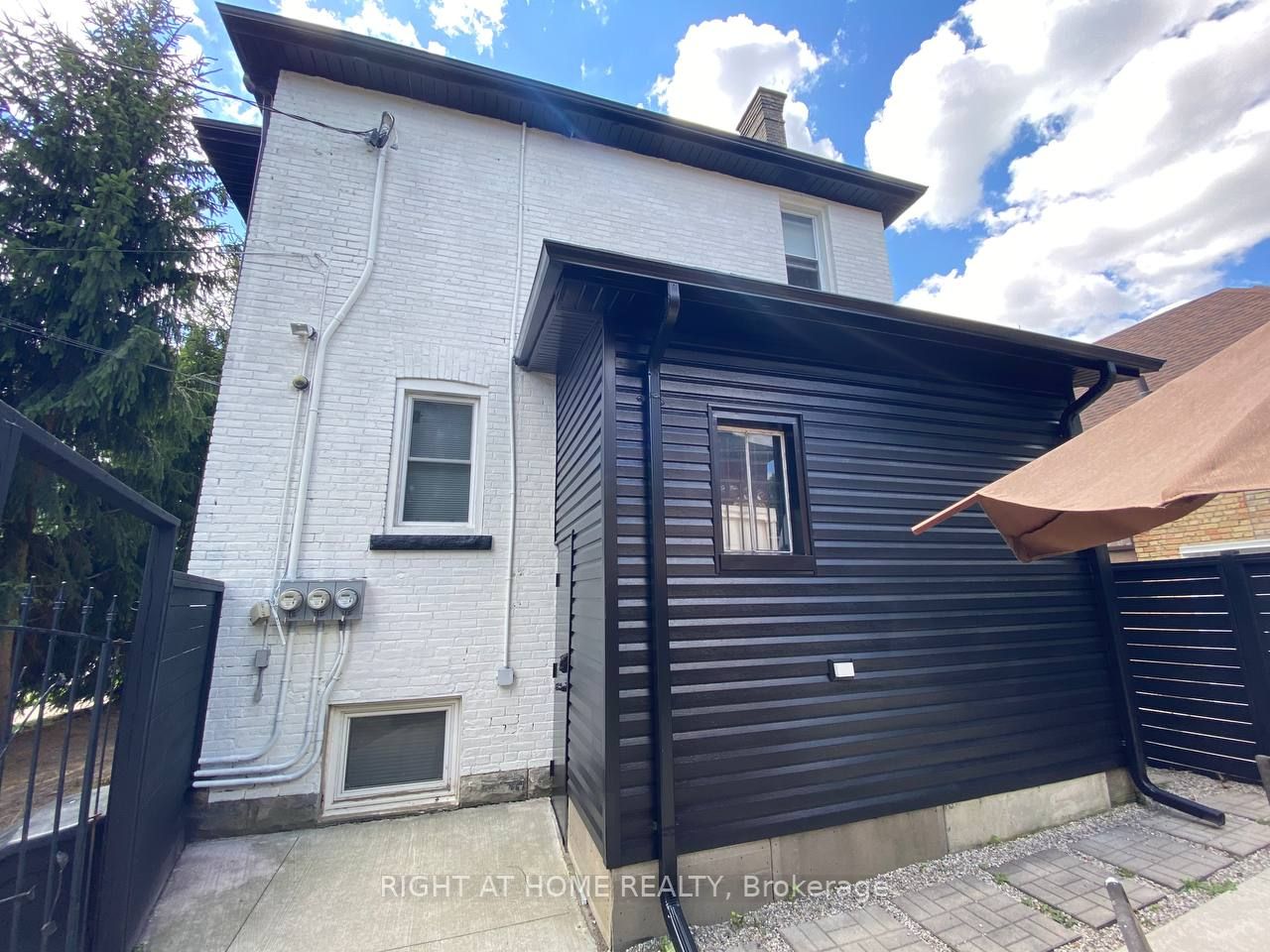 870 Queens Ave