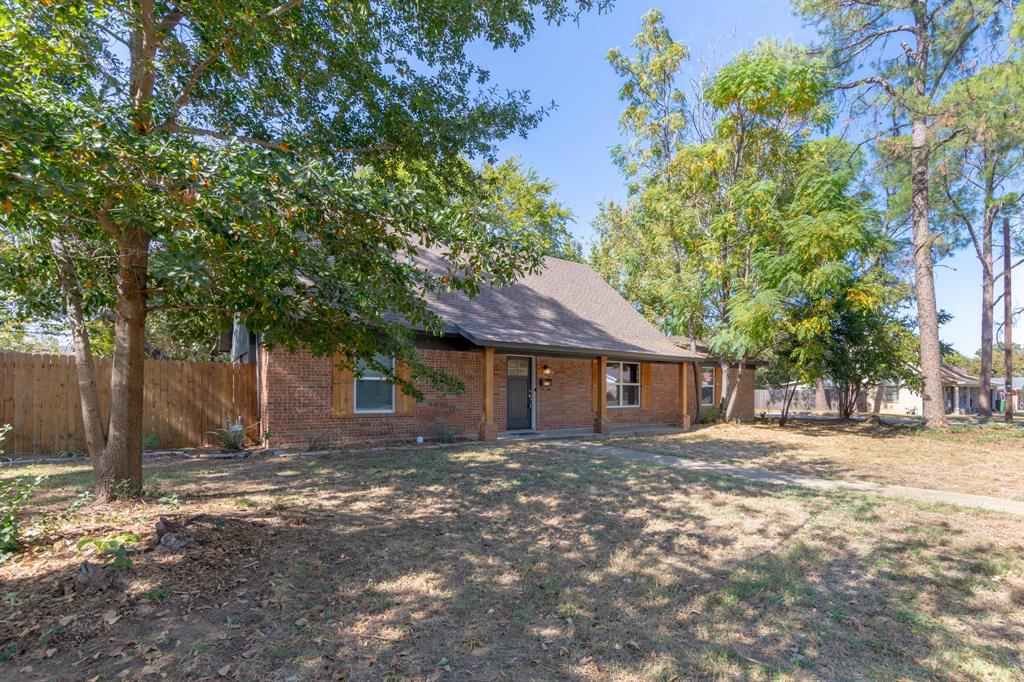 2000 Kerry Drive