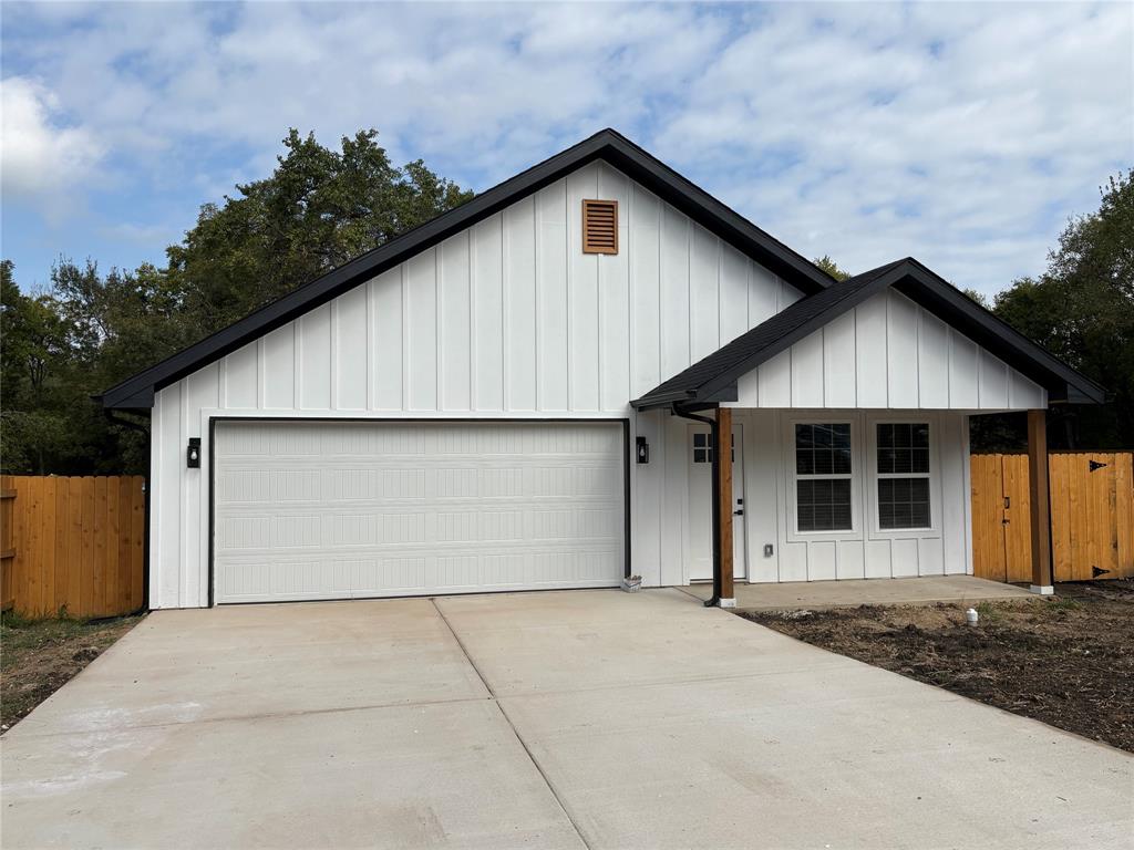 719 E Commerce Avenue