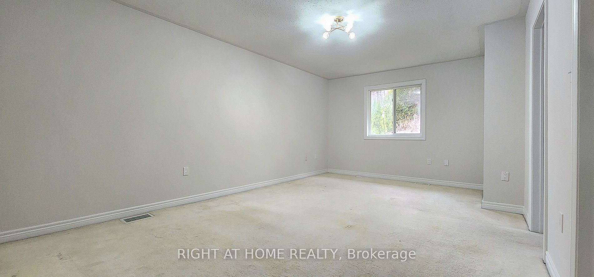 39 Bloom Cres