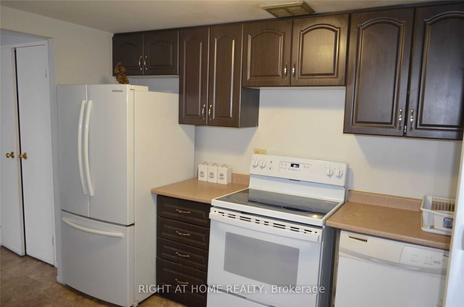 3700 Kaneff Cres Sph8