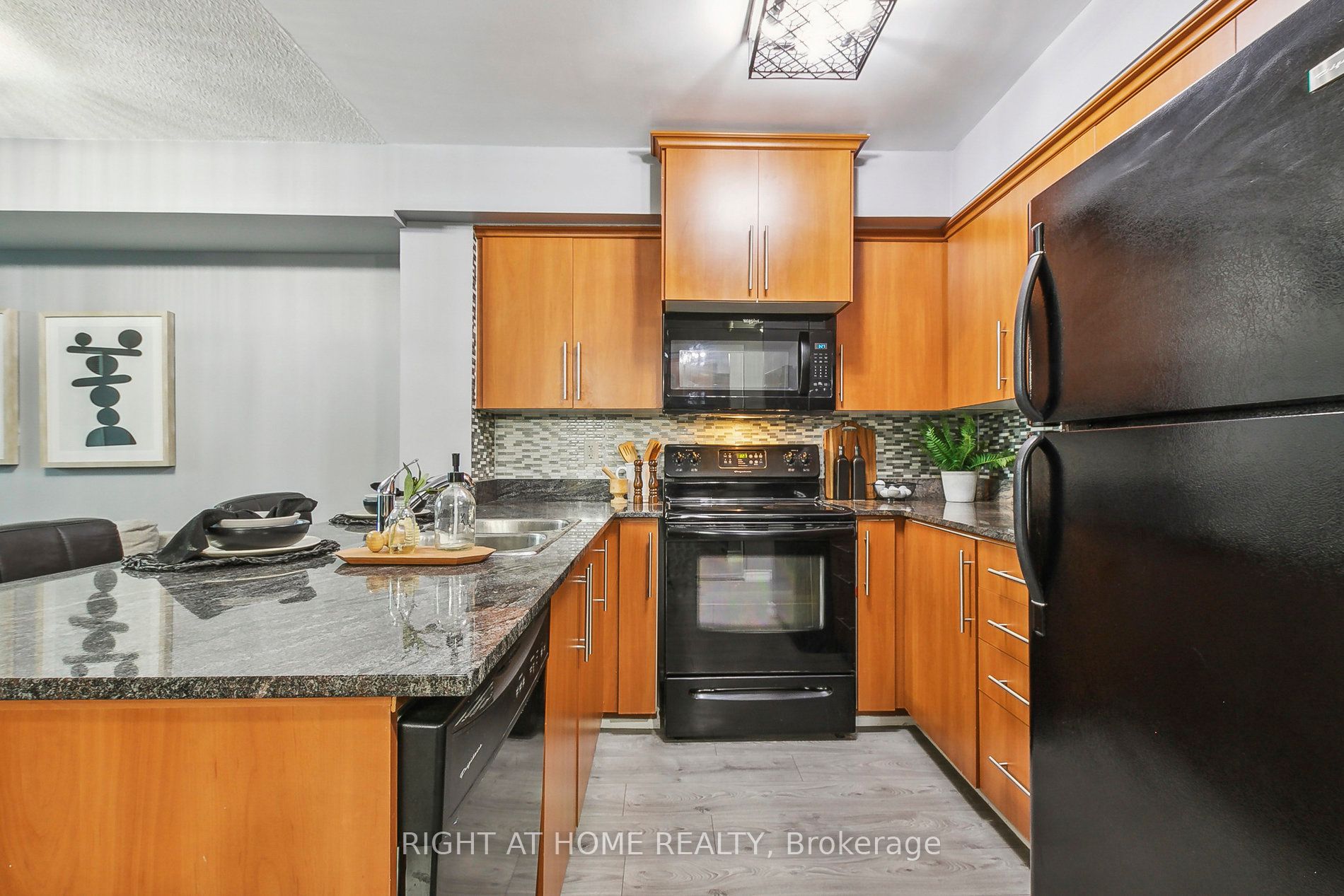 8 Rosebank Dr 17K