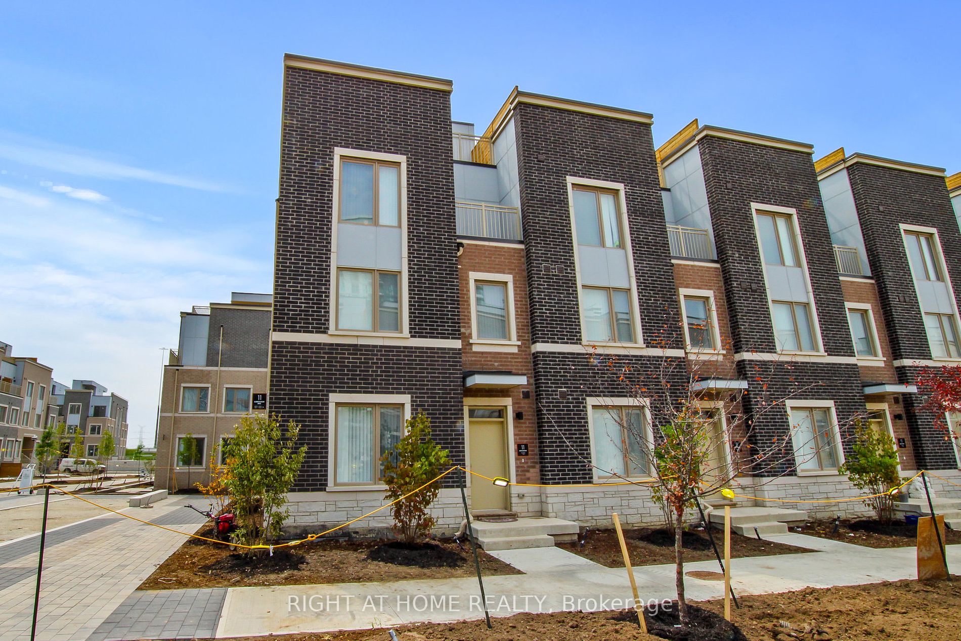 11 Almond Blossom Mews TH127