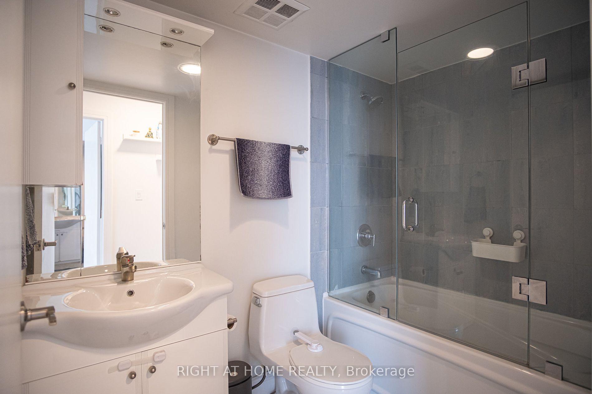 16 Harrison Garden Blvd 2402