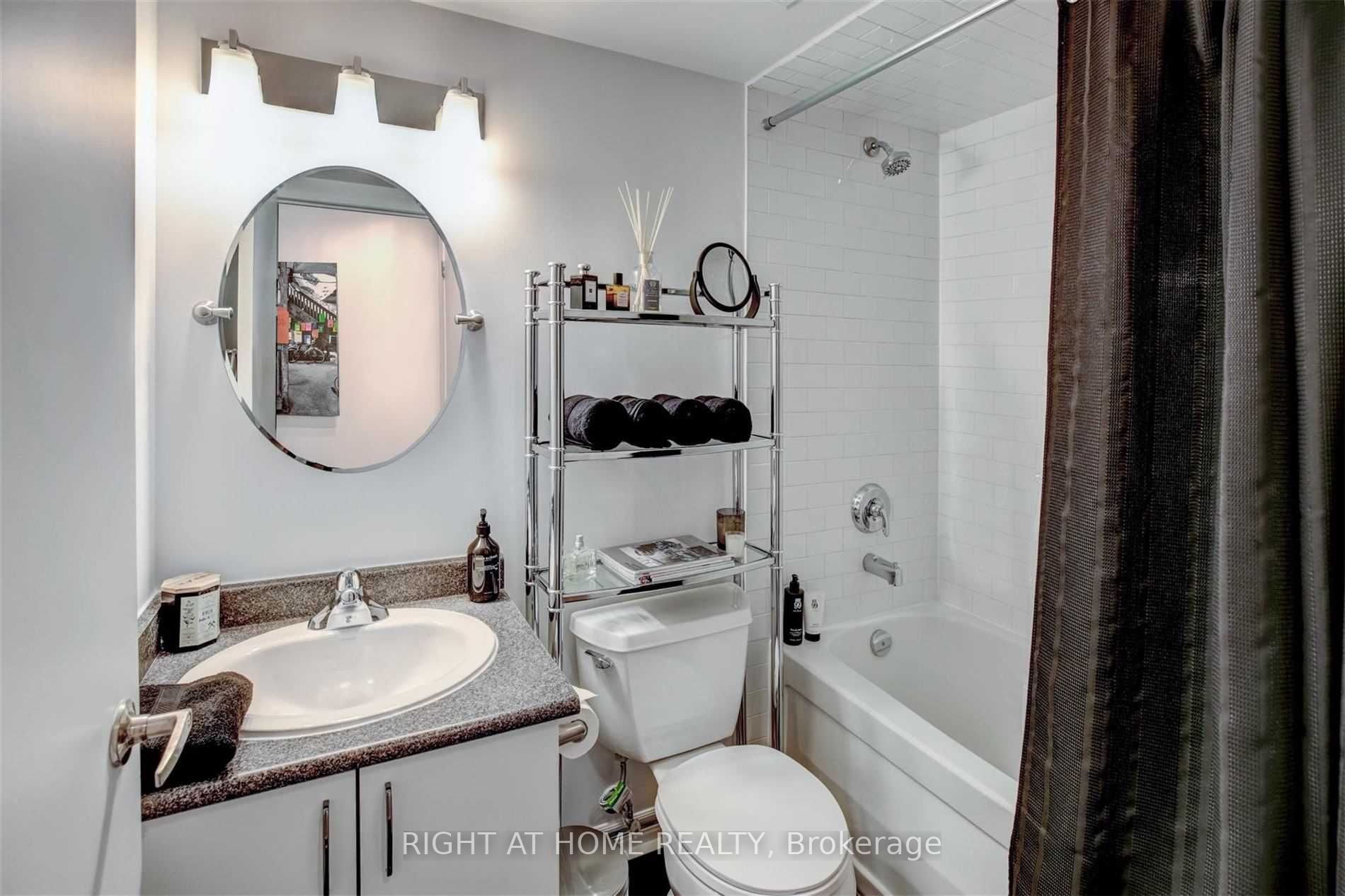 22 E Wellesley St 502