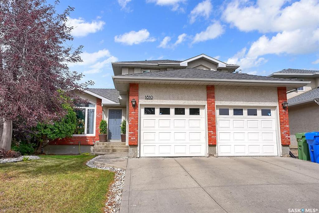 This property is truly a terrific family home in a great neighbour hood.  The home is located just steps from Ecole Wilfred Walker  which the Sellers say currently features a day care.  Gardiner Park features tons of green space nearby for your enjoyment. The location provides easy access to all east-end amenities.  When you enter the home into the large foyer, with direct access to the double attached garage, you will notice the tall, beautiful vaulted ceilings over the bright living room and the spacious dining room, both of which have very nice hardwood floors.  The spacious kitchen offers plenty of storage as well as a great eating nook with built-in seating around the large, bright widows and with direct access to the deck. The kitchen is open to the large family room which features hardwood floors, a wood-burning fireplace and more large windows. There is also a 4th bedroom on the main floor which can also be a great office.  The handy laundry/2 piece bathroom completes the main floor.  Upstairs you will find a terrific retreat in the very spacious primary bedroom with a 4-piece ensuite bathroom.  There are 2 additional good sized bedrooms and a full bathroom on the second level.  The backyard is a great place to relax either tending your garden boxes, sitting by the firepit or just relaxing on the spacious deck. Sellers have indicated that the shingles were replaced in 2019, all windows upgraded in 2021, the deck was upgraded 7-8 yrs ago and appliances replaced within the last 5 years. This could be the ideal spot for your family!