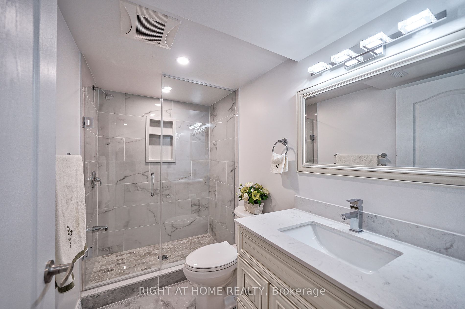 398 Messure Cres