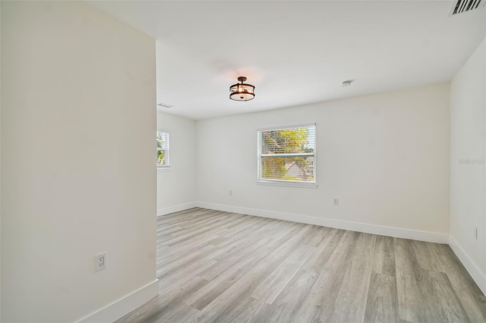 4910 W San Miguel Street