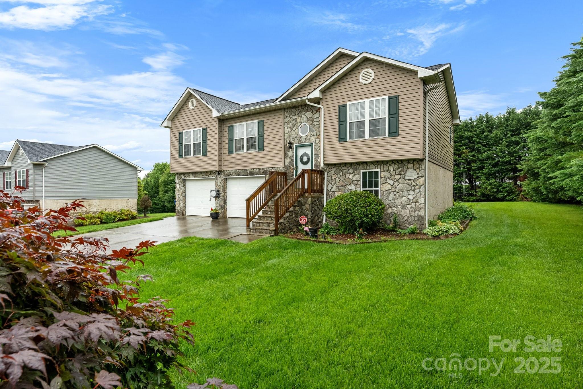 3311 Lilac Lane