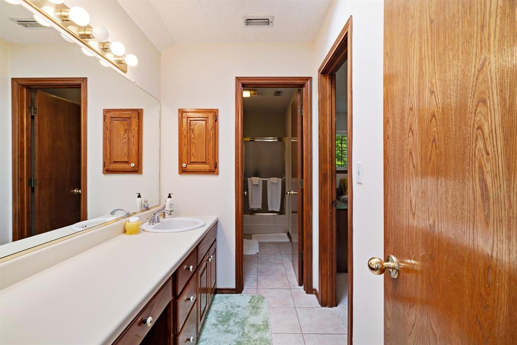 4110 Lakeshore Drive