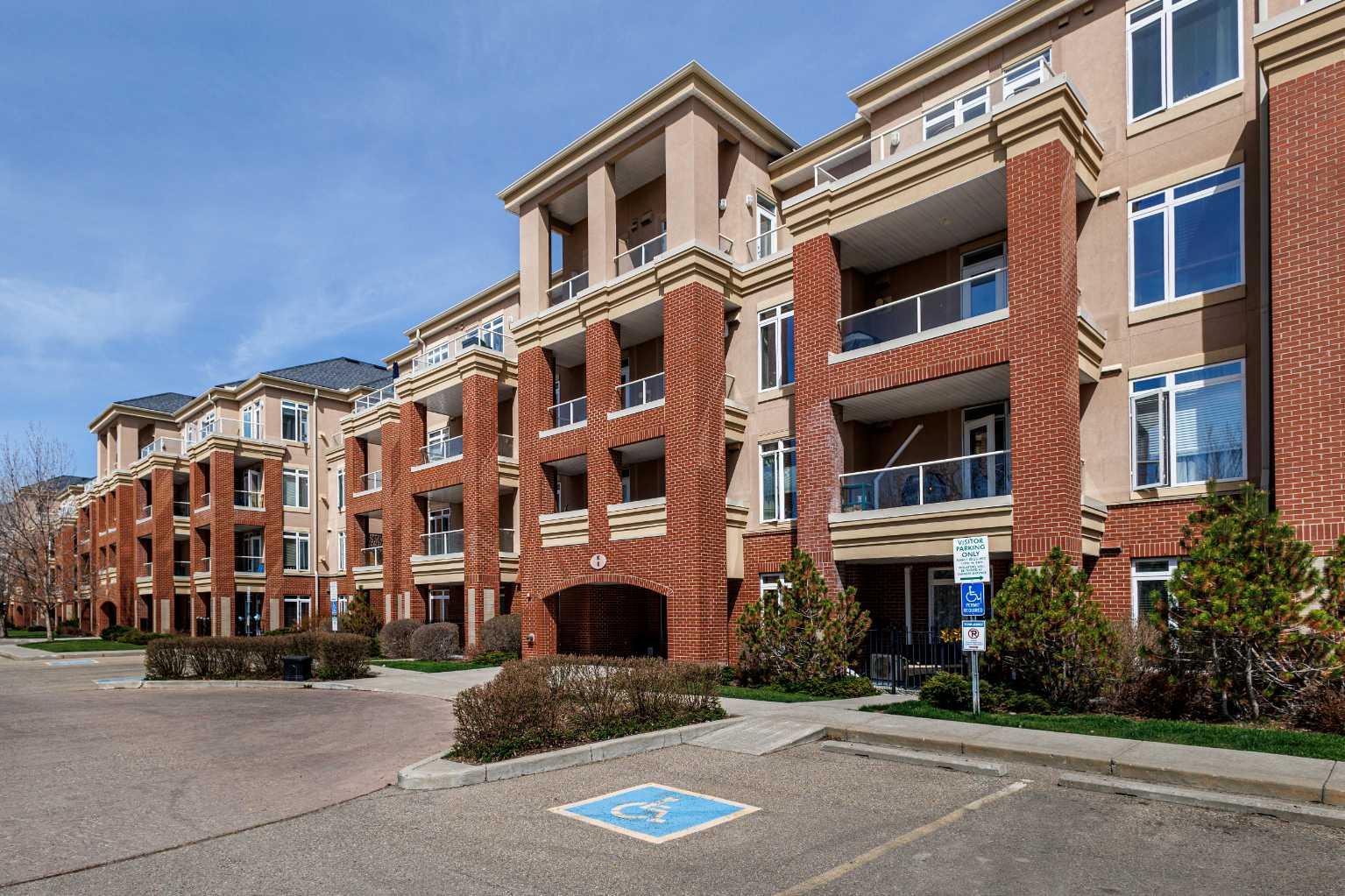 8 Hemlock Crescent SW 304
