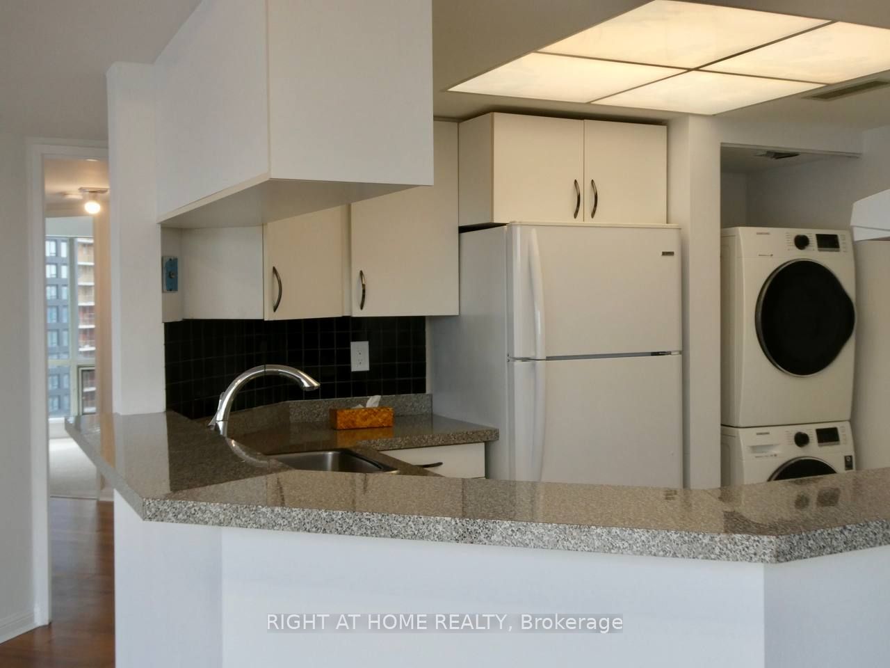 1001 Bay St 3104