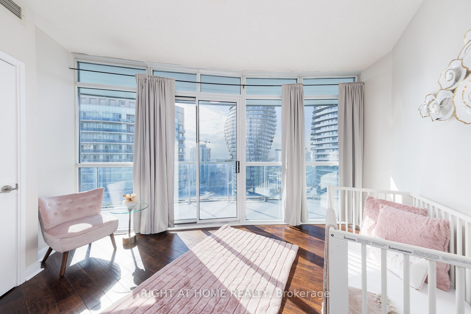 80 Absolute Ave 2706