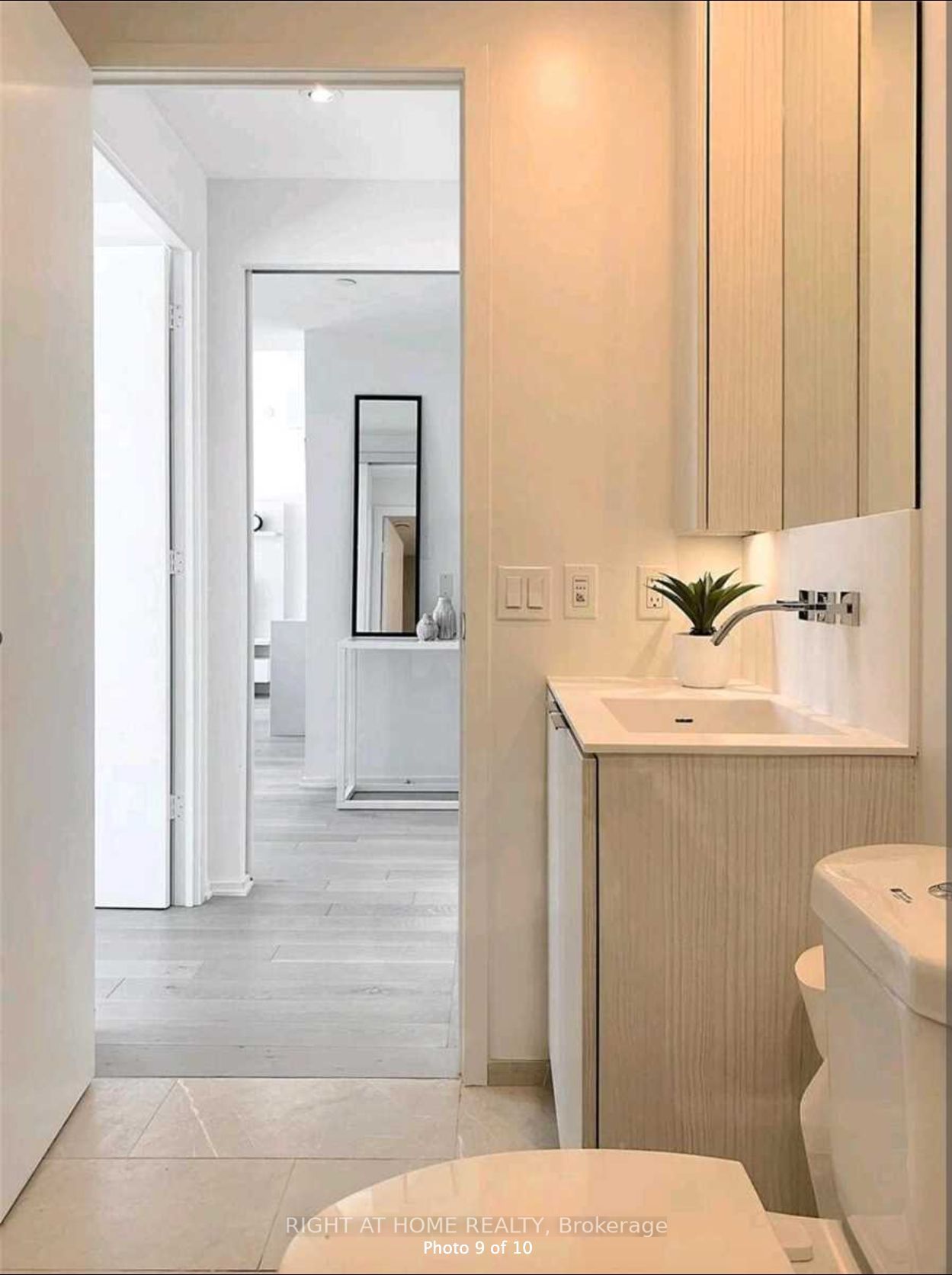 16 W Bonnycastle St 1503