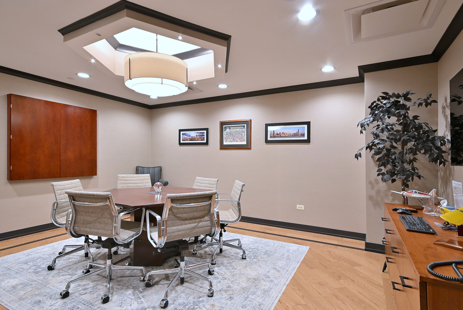 25 E Main Street 202