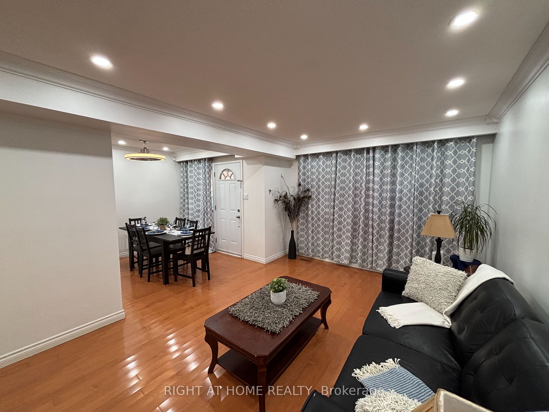 242 Roywood Dr