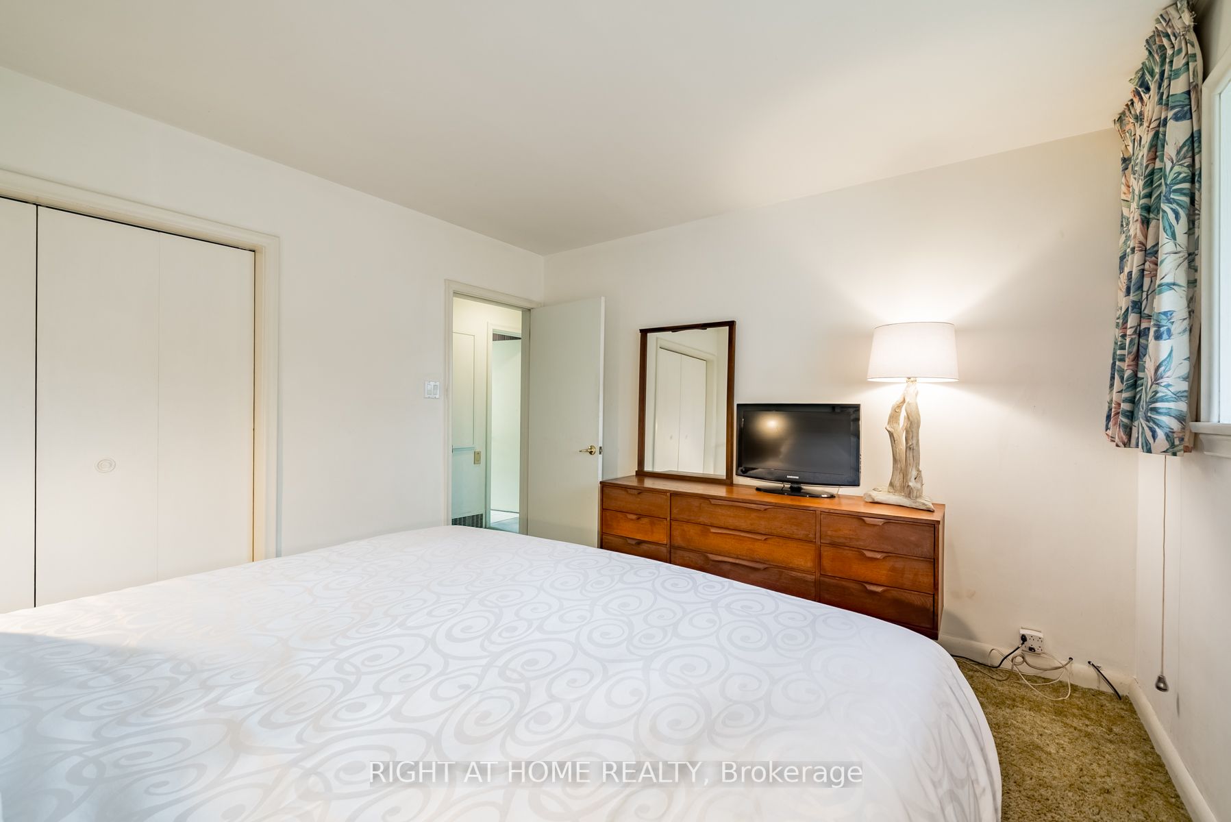 8 Sunset Dr