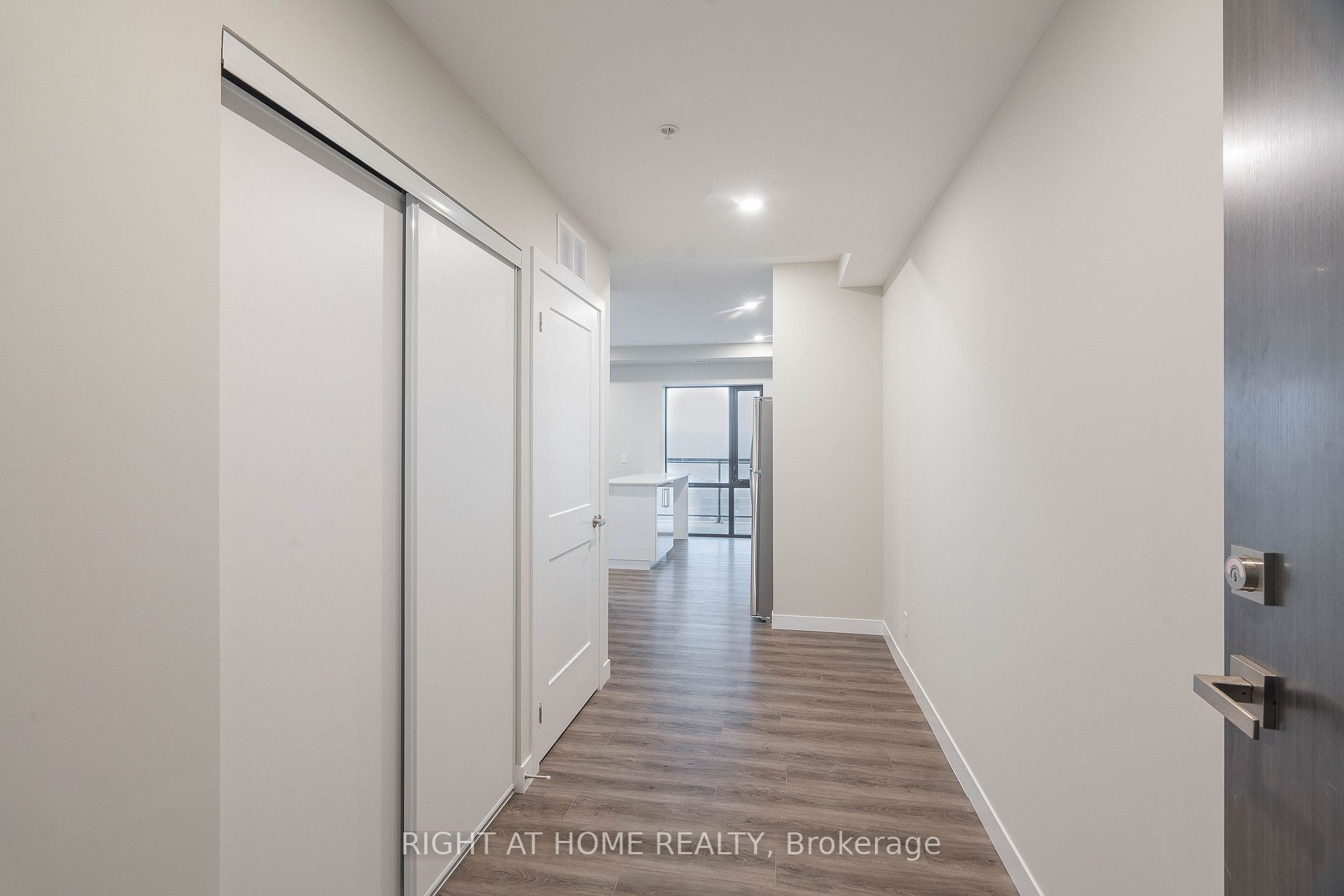 15 S Queen St 2214