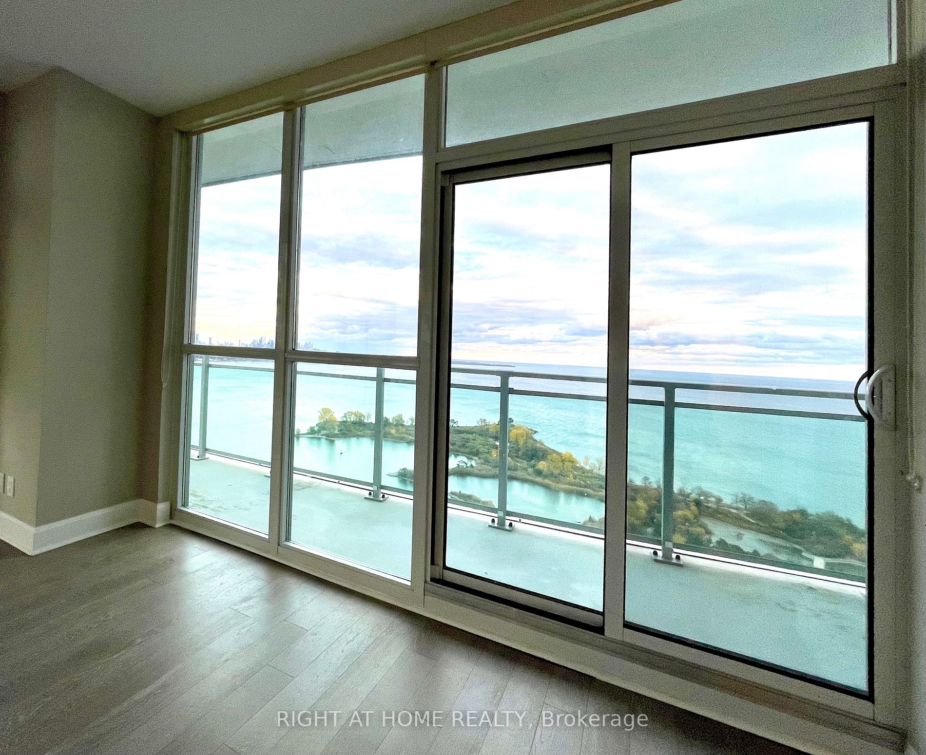 33 Shore Breeze Dr 3409