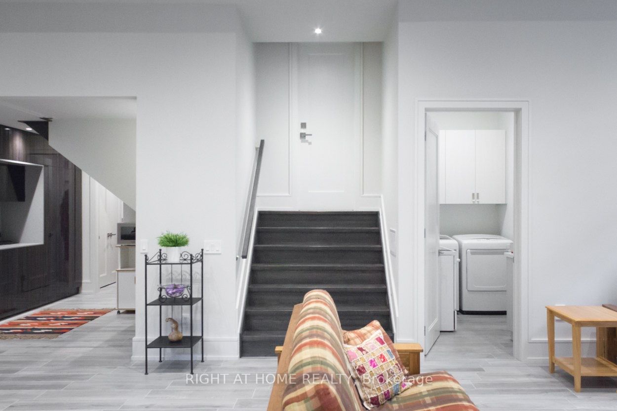 214 Patrica Ave Lower