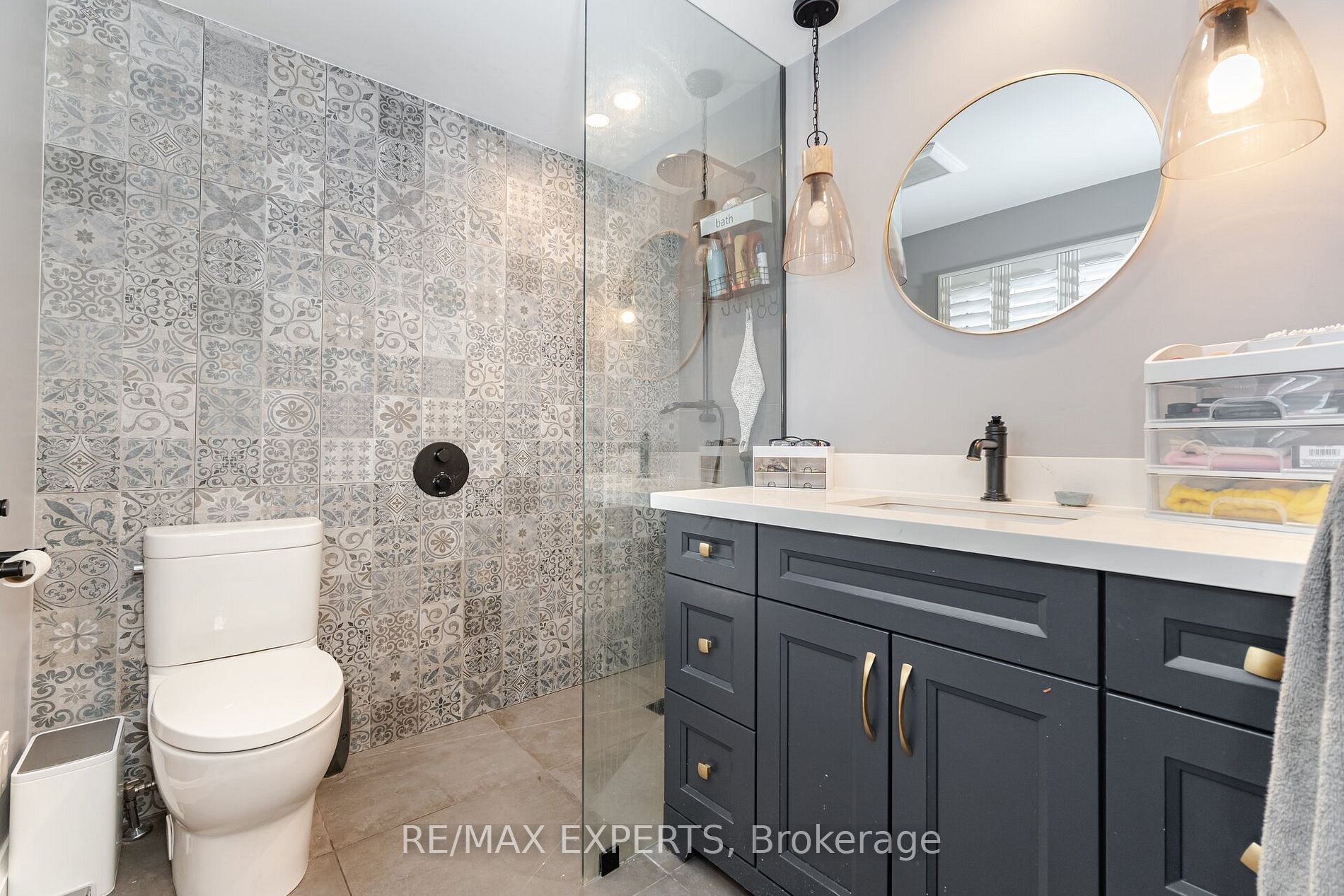 92 Ambleside Dr