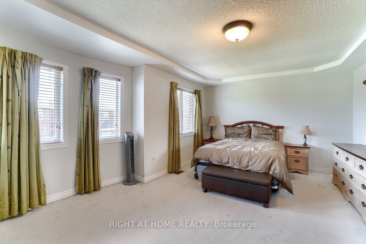 3020 Hawktail Cres L5M 6W3