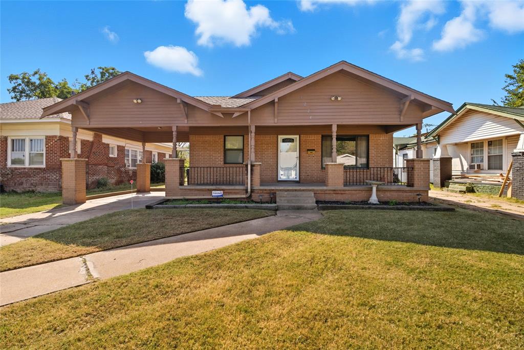 This property is easy to show, clean ,and well cared for. 
It may qualify for a $5000 Chase Homebuyer Grant to be used towards buyes closing cost.