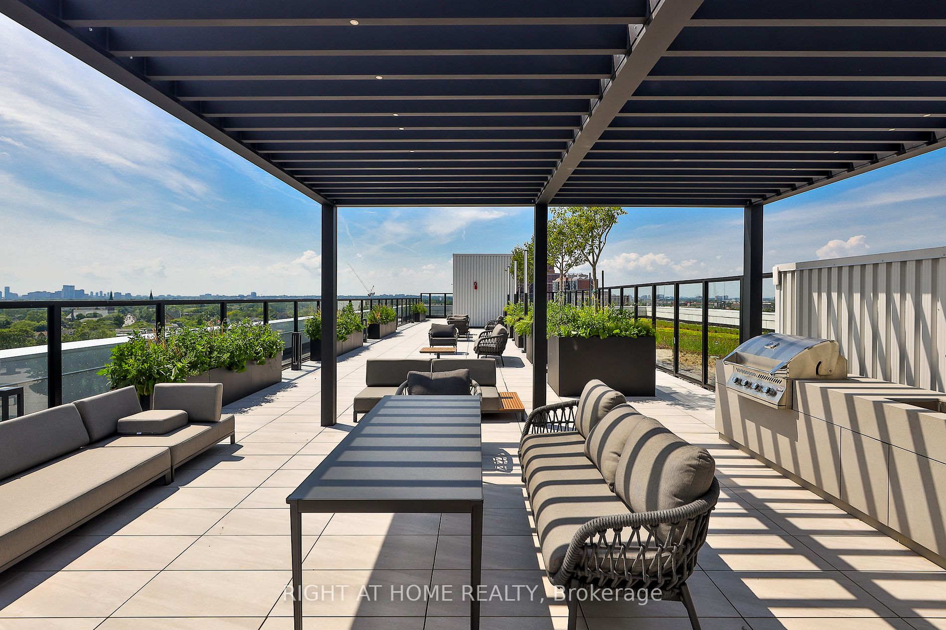 2720 W Dundas St 512