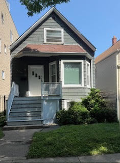 ***MULTIPLE OFFERS RECEIVED, ALL OFFERS DUE BY WEDNESDAY 8/20*** South facing SFH rehab or tear down on 26 wide lot in West Andersonville- Big yard! Walk to Chappell School, Amundsen High School, Roger's Park Montessori and Waldorf! 15 min from North Park Elementary and Lycee Francais. This house sits on a charming block, zoned R3, and has a ton of potential for the right buyer. Walk to Andersonville, Starbucks, Lady Gregorys, Cheetah Gym and everything else this fabulous neighborhood has to offer. See survey under additional info.