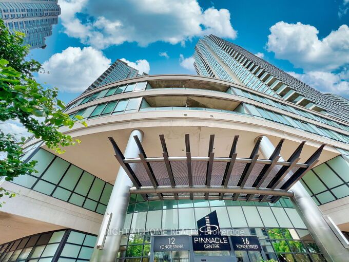 16 Yonge St 803